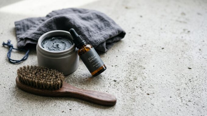 How to Manage Dry Scalp Dandruff in Men